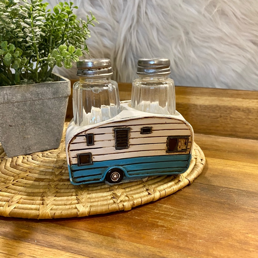Camper Salt & Pepper Shaker Set